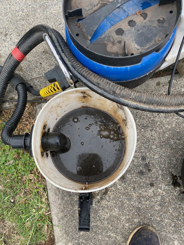 Vacuum steam machine extracted this water and mould